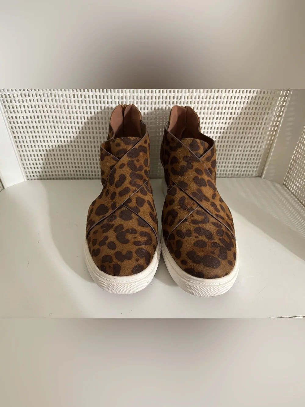 Natural Reflections Leopard-Print Zippered Heel, Open Side Wedge Sz 8.5 Like-New